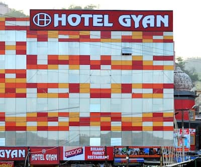 https://imgcld.yatra.com/ytimages/image/upload/t_hotel_yatra_city_desktop/v1454933923/Domestic Hotels/Hotels_Haridwar/Hotel Gyan/FRONT.jpg